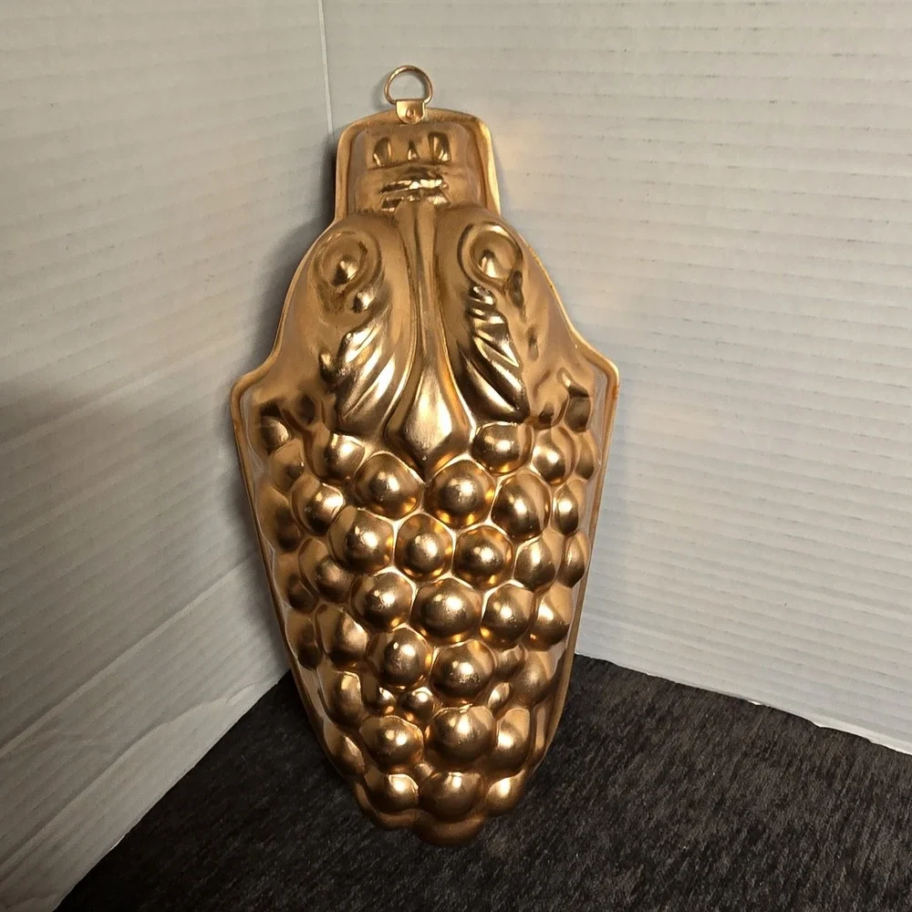 Vintage Copper-Colored Grape Cluster Gelatin Mold